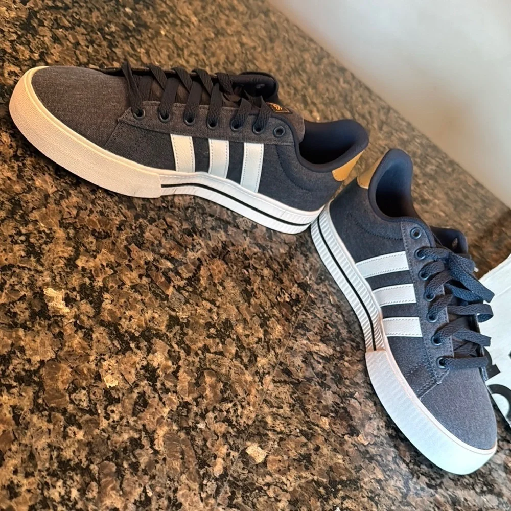 Adidas daily 3.0 Blue and White Casual Sneakers NIB 8
